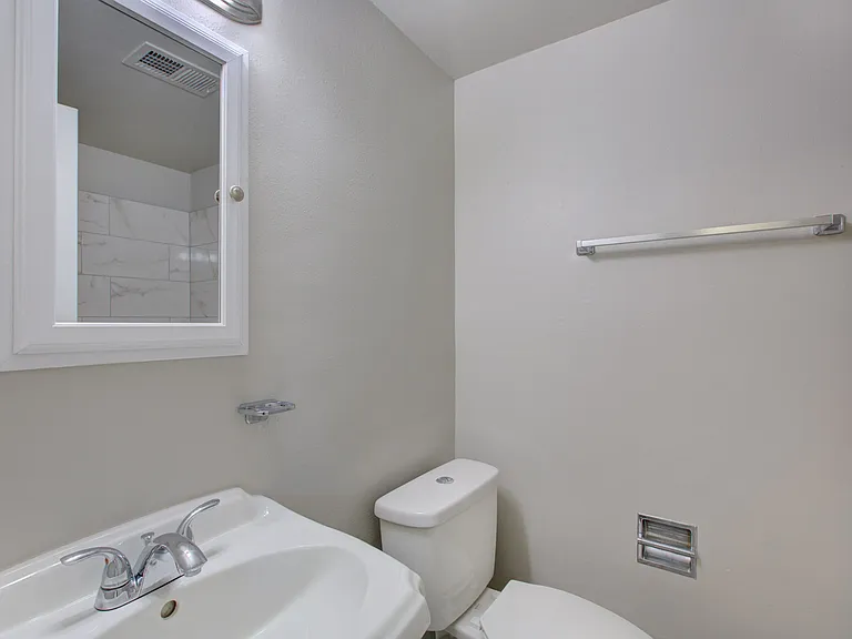 1536 Vine — Photo 9