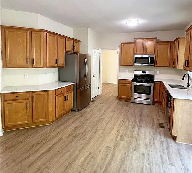 350 Laurel Glen Xing — Photo 9