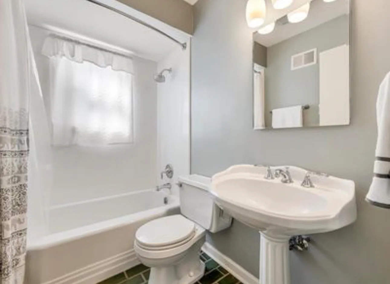 4 bed, 2617 sqft, $1,000 — Photo 3