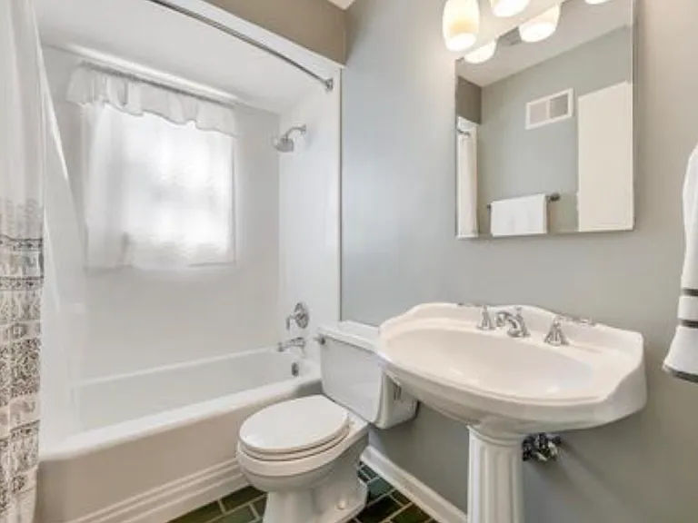 468 Fieldcrest Dr — Photo 3