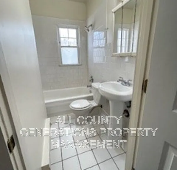 2932 S Moreland Blvd #2 — Photo 3