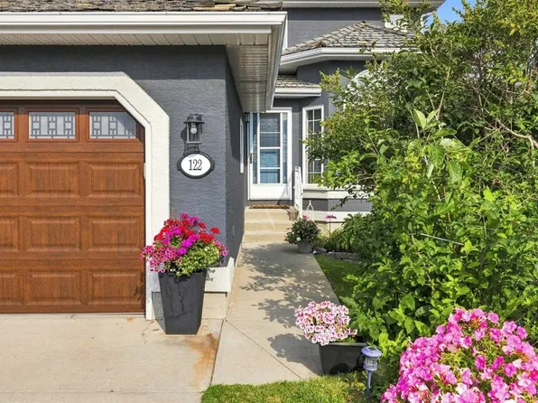 122 E Sceptre Close NW, Calgary, AB T3L 1Y2