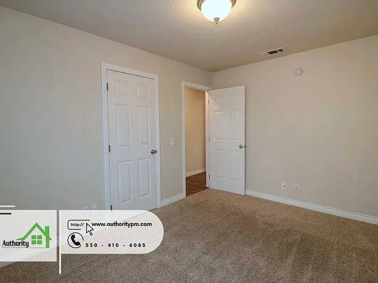 808 Springer Dr — Photo 12