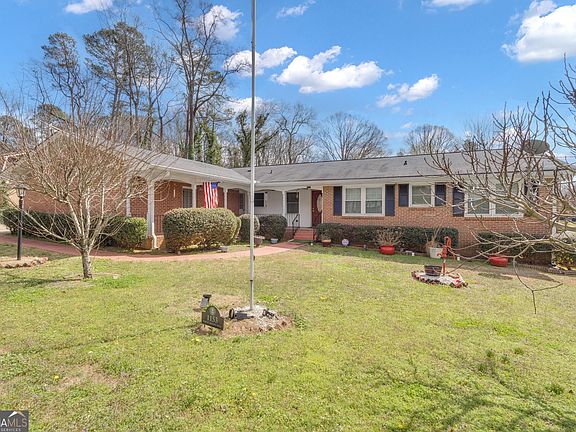 4th image of 1153 Forest Heights Rd