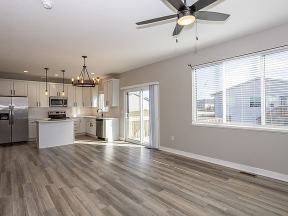 2nd image of 1409 NE Savana Dr