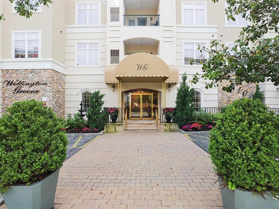 1st image of 410 Westchester Avenue #403