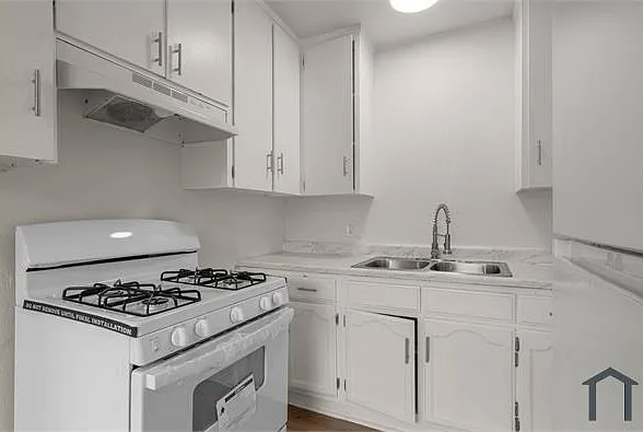 2 bed, 850 sqft, $2,887 — Photo 2