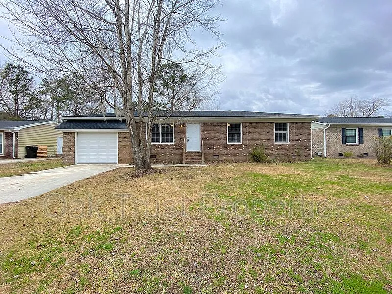 3 bed, 1.0 bath, 1000 sqft, $1,875 — Photo 1