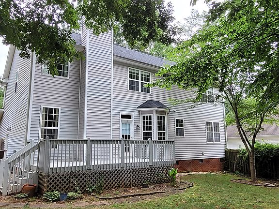 3rd image of 8 Holly Springs Ln