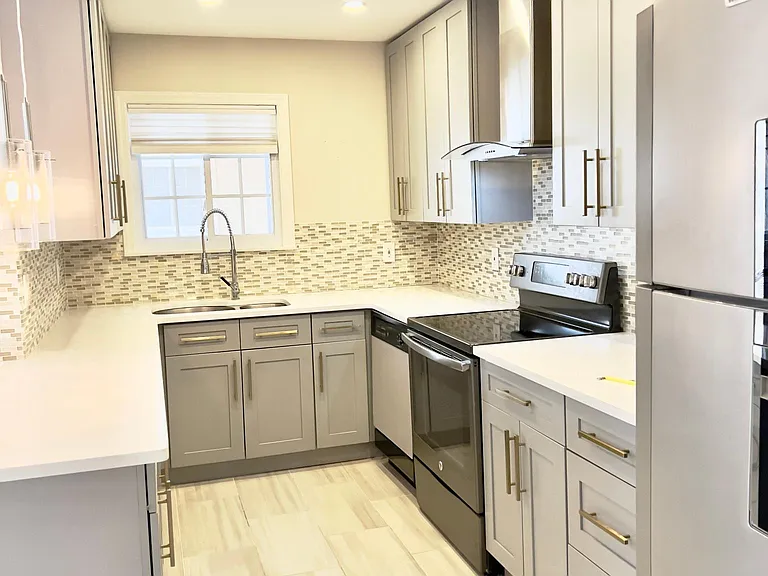 114 Fox Run Ln — Photo 2
