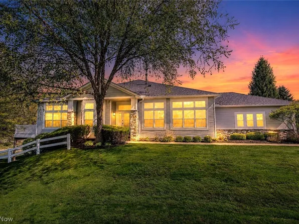 330 Blossom Ln, Chagrin Falls, OH 44022