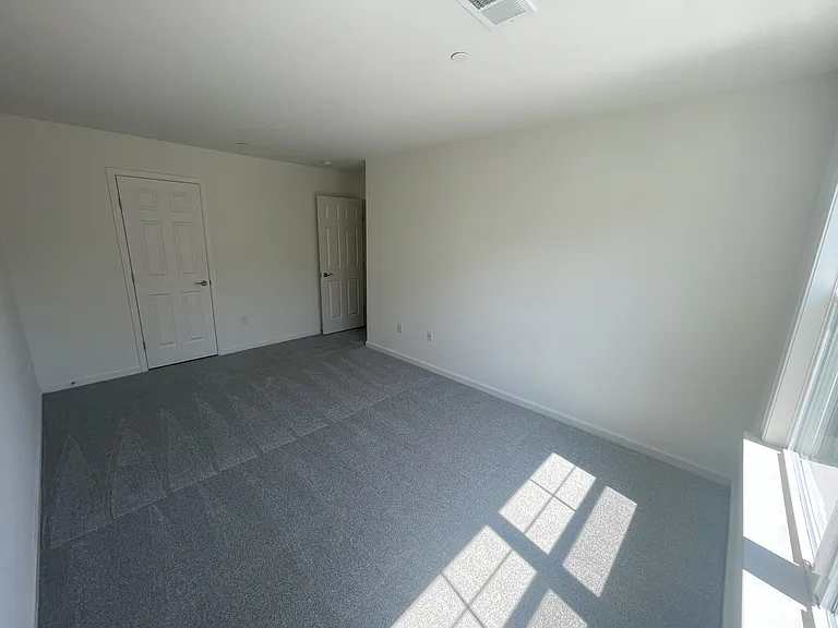 215 Thompson Ave — Photo 9