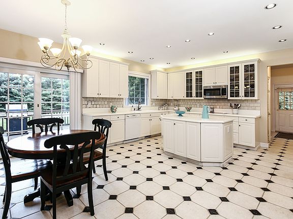 2450 Jordan Dr,Cortlandt,ny,10567 ( 010of 56).JPG