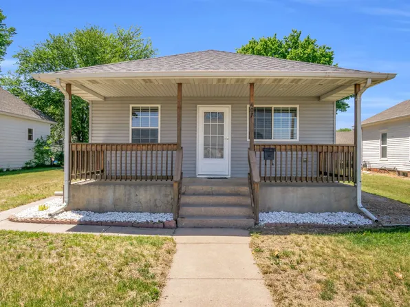 407 Sheridan St, Holdrege, NE 68949