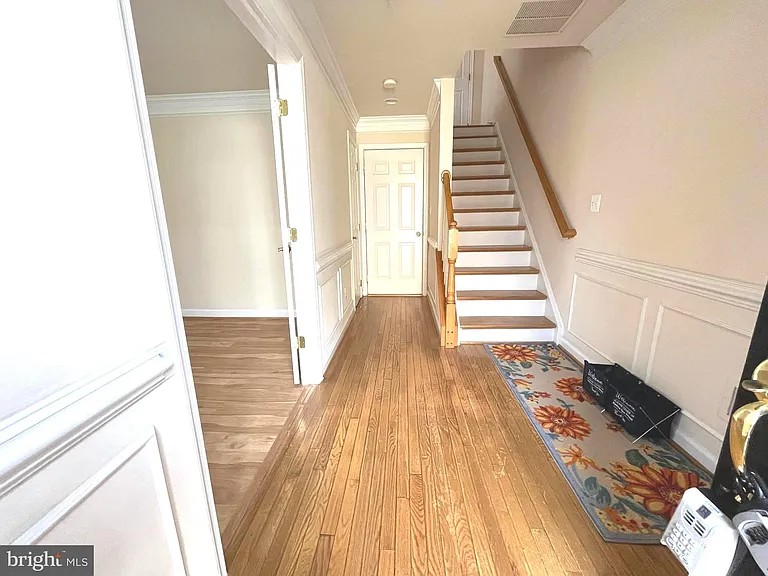 1601 Leeds Castle Dr — Photo 2
