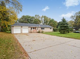 2555 Mayer Ln N, Maplewood, MN 55119