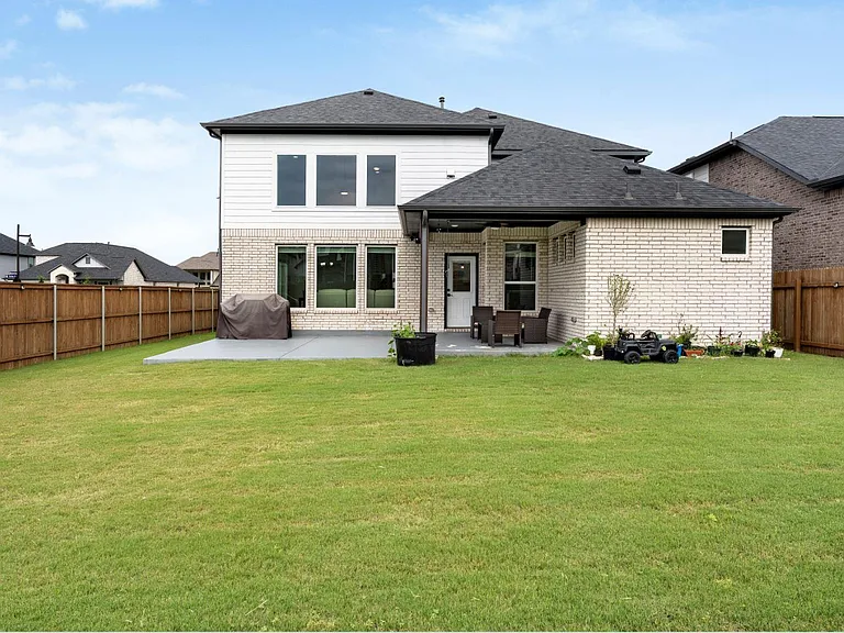 300 Hollister Dr — Photo 33