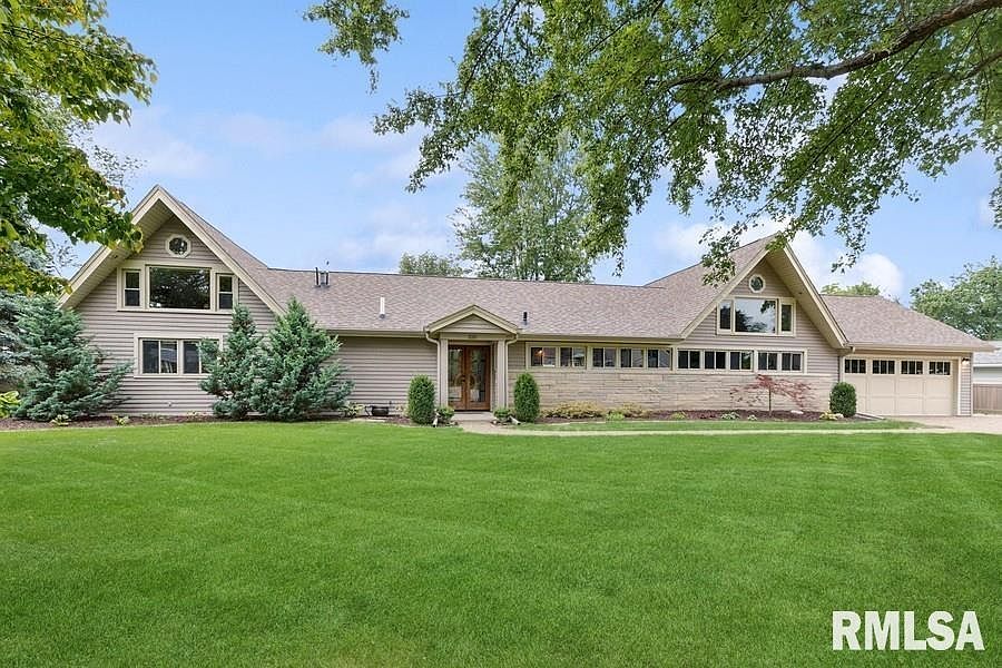 1st image of 220 Circle Dr