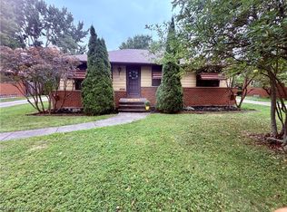 6597 Mackenzie Rd, North Olmsted, OH 44070