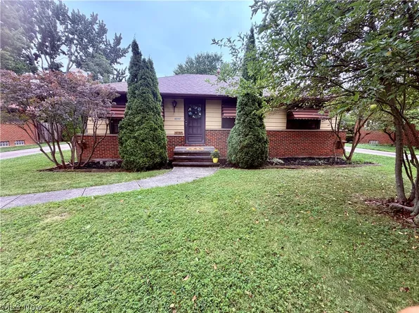 6597 Mackenzie Rd, North Olmsted, OH 44070