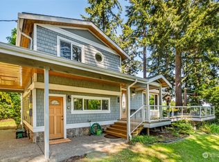 8045 Island Ct, Clinton, WA 98236