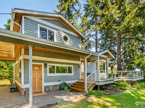 8045 Island Court, Clinton, WA 98236