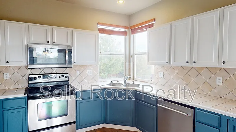 4 bed, 3.5 bath, 2112 sqft, $2,500 — Photo 4