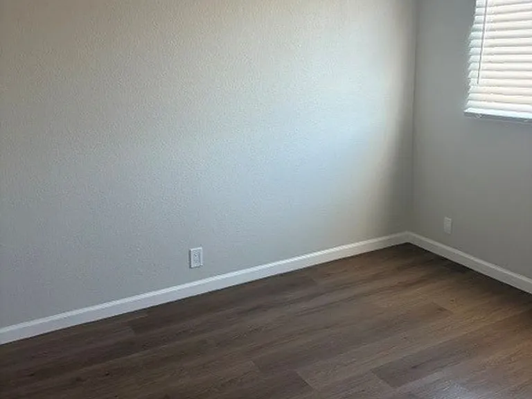 931 Bishop St — Photo 10