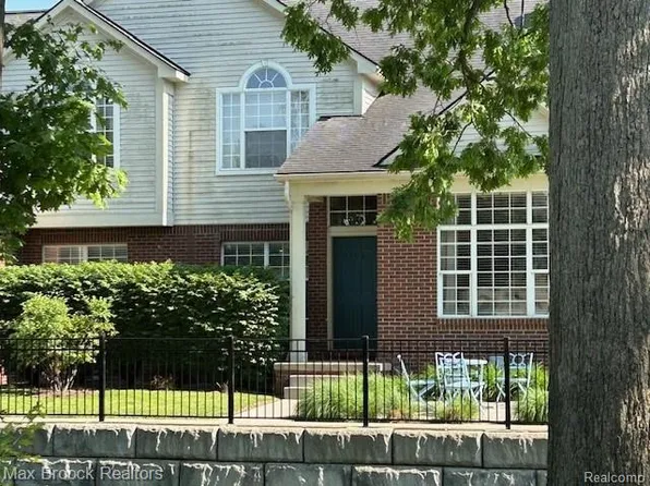 35202 Emma Cir, Commerce Township, MI 48390
