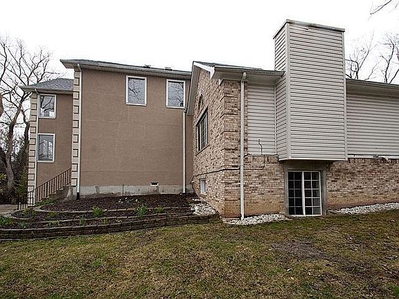 3rd image of 2382 Valley Dr