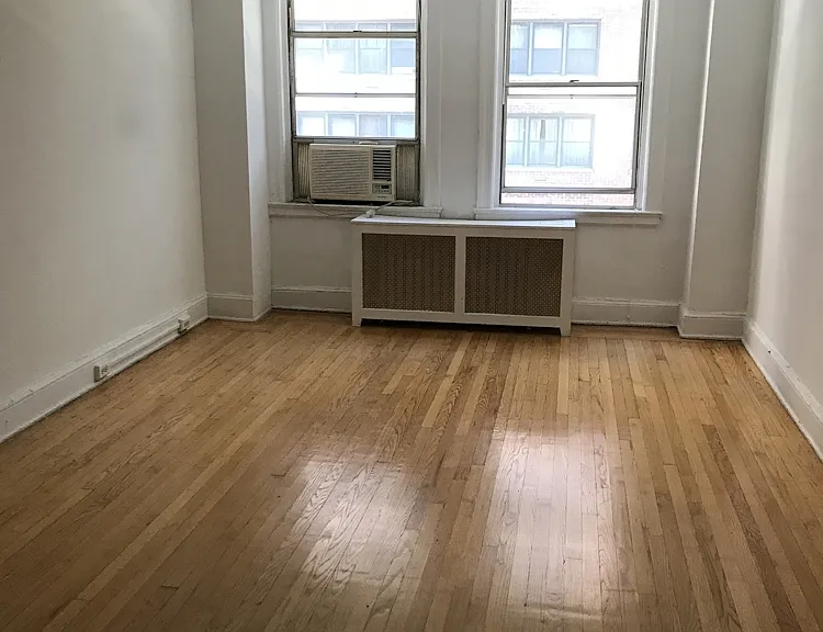 150 E 39th St #506 — Photo 1