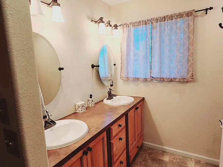 E Woodland Dr — Photo 18
