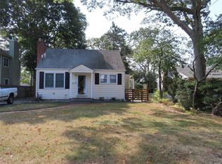 14 Irving Pl, Islip Terrace, NY 11752