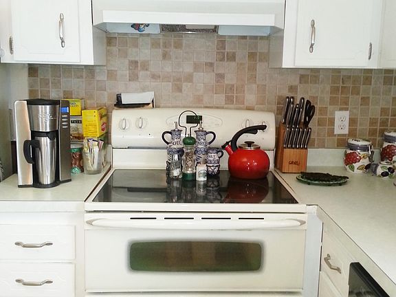 3rd image of 558 SE Floresta Drive