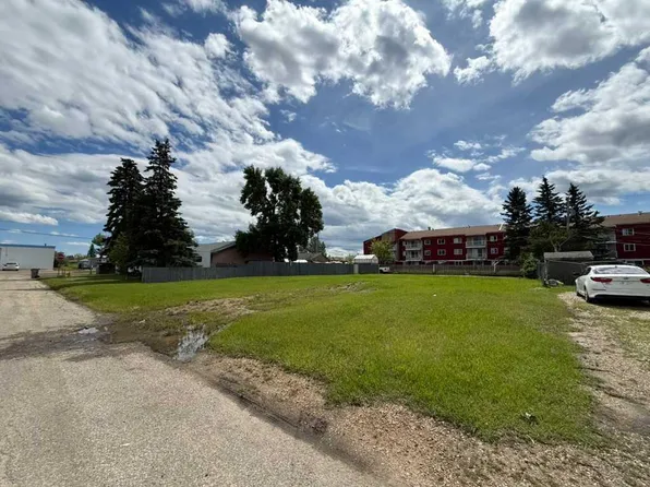9809 96th Ave, Grande Prairie, AB T8V 0L8