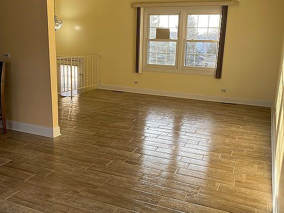5th image of 347 Devonshire Ln