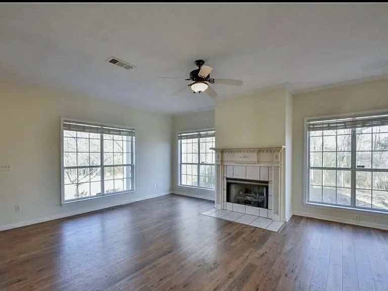 1549 Lesley Dr — Photo 6