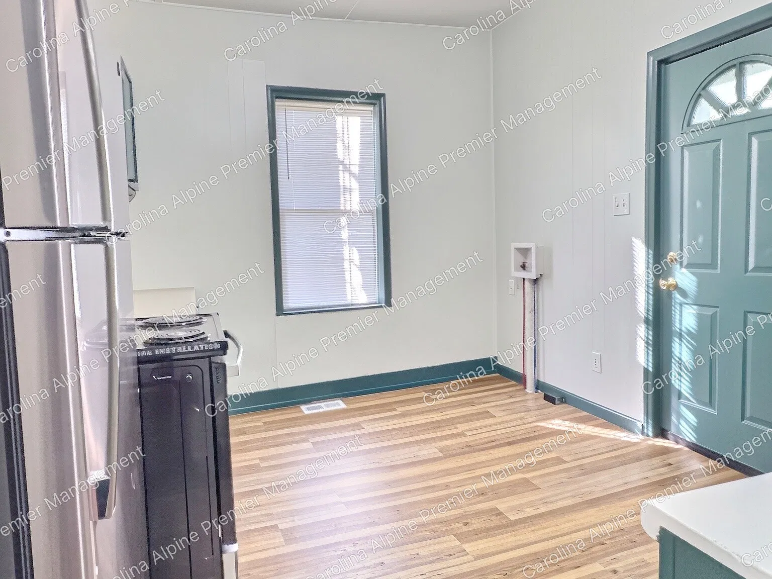 4 bed, 982 sqft, $1,600 — Photo 2