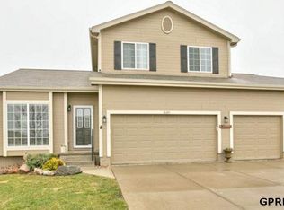 16103 Larimore Ave, Omaha, NE 68116