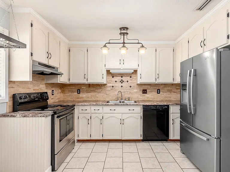 413 Springdale Dr — Photo 11