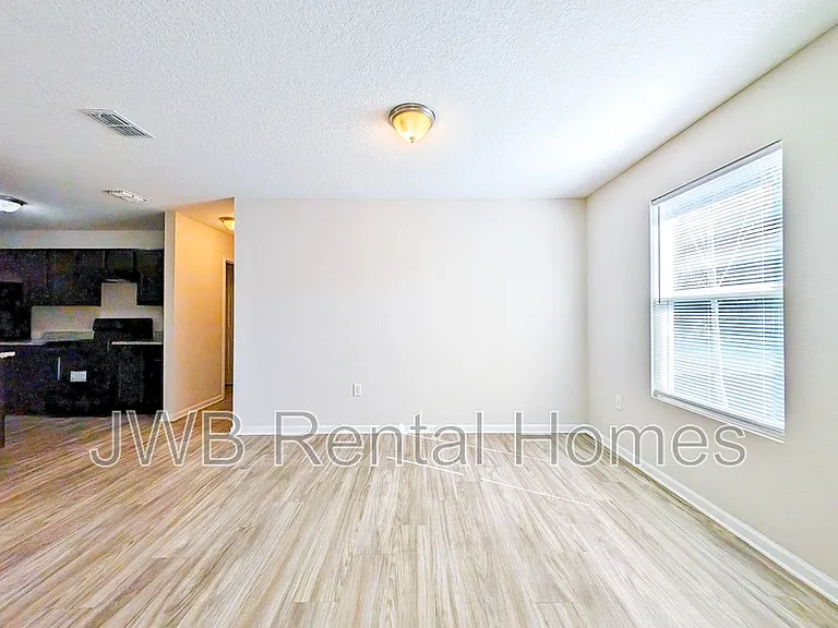 2223 W 2nd St — Photo 4