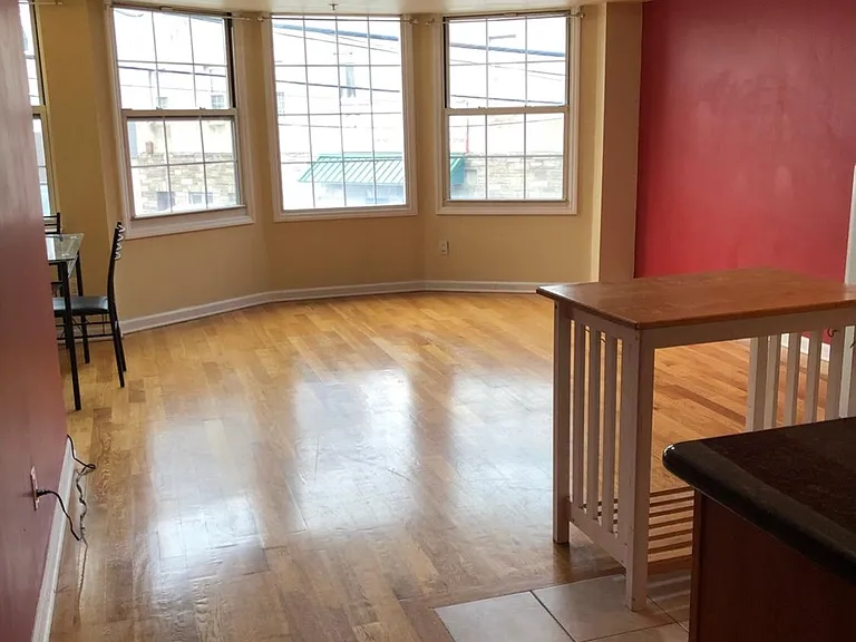1104 Buttonwood St #B — Photo 2