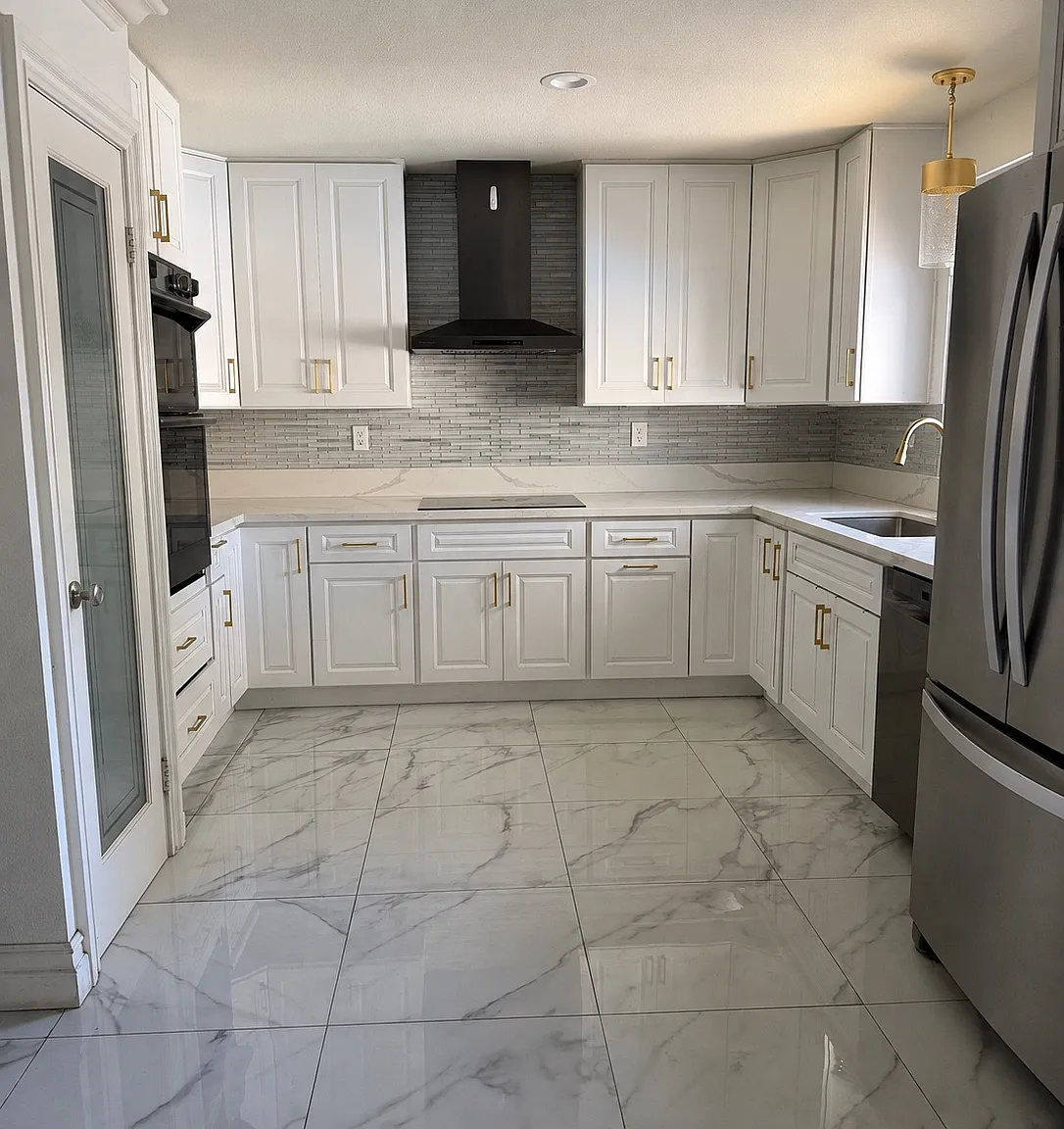5 bed, 2.5 bath, 2461 sqft, $4,700 — Photo 3