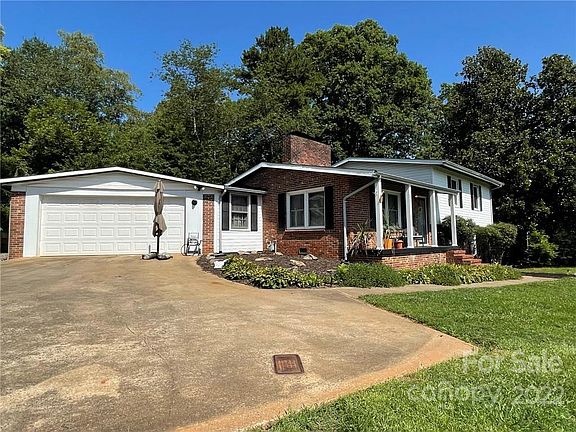 3rd image of 5198 Lake Park Dr