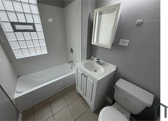 7932 S Saint Lawrence Ave — Photo 3