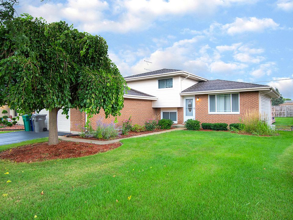 1st image of 8943 Westwood Dr