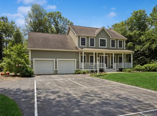 10 Lilac Ln, Fishkill, NY 12524
