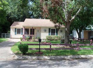 701 Kyle St, Angleton, TX 77515