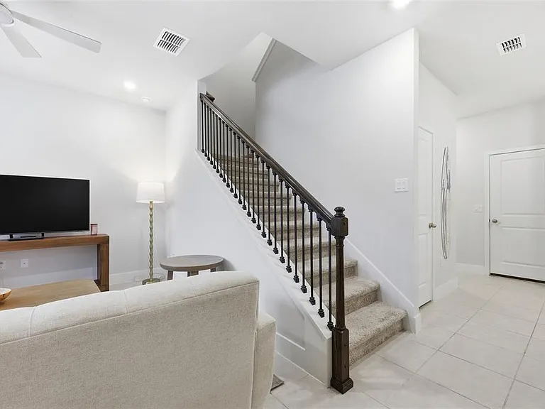 6917 Five Oaks Dr — Photo 8