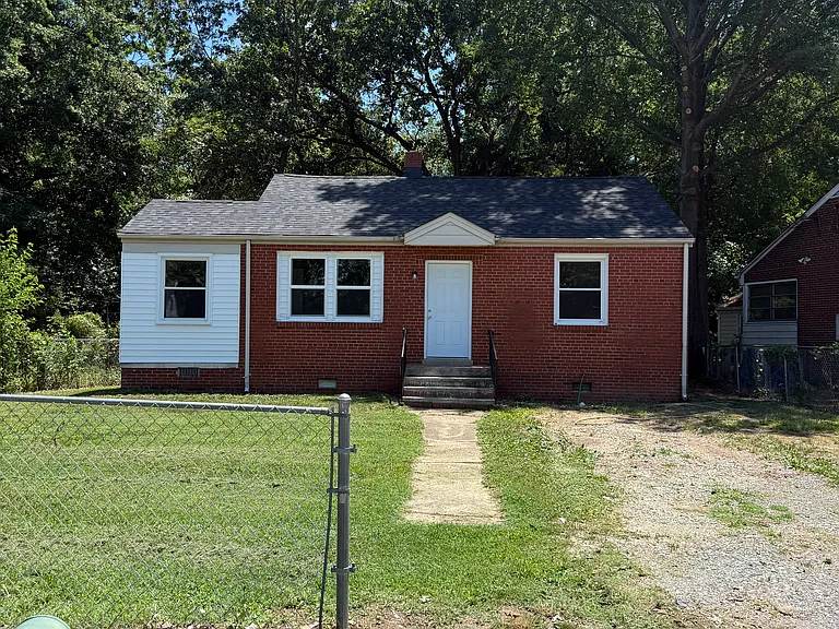 3625 Chapel Dr — Photo 1